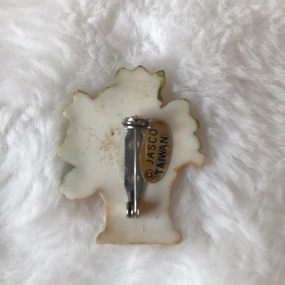 Vintage Pink Roses Bouquet Pin - Picture 2 of 2